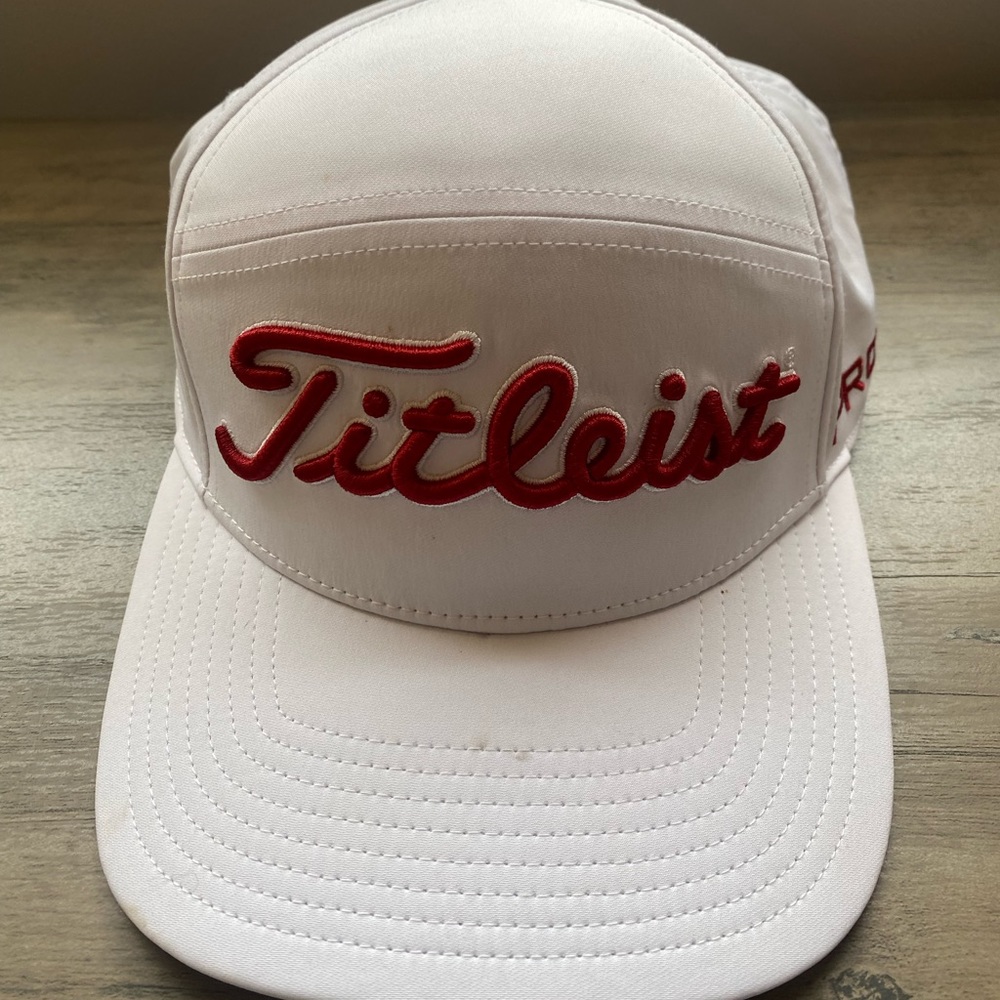 Titleist hat. Tags still on.
